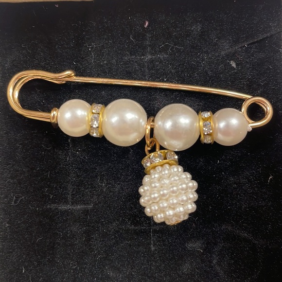 Lot of 2 Brooches/pins with artificial pearl accents new in box - Picture 3 of 4